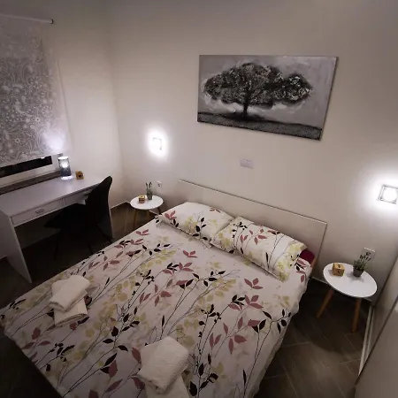Dante Apartment