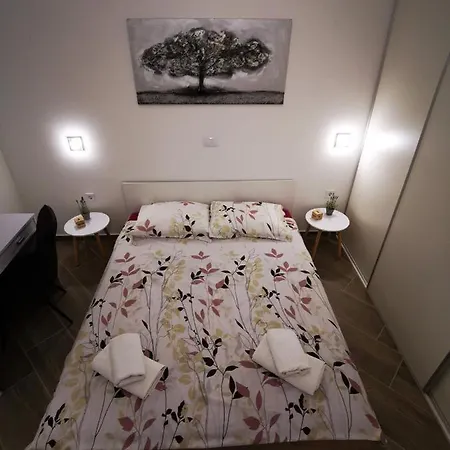 Dante Apartment