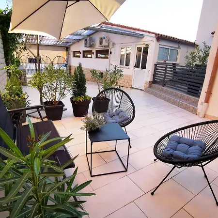 Dante Apartmán